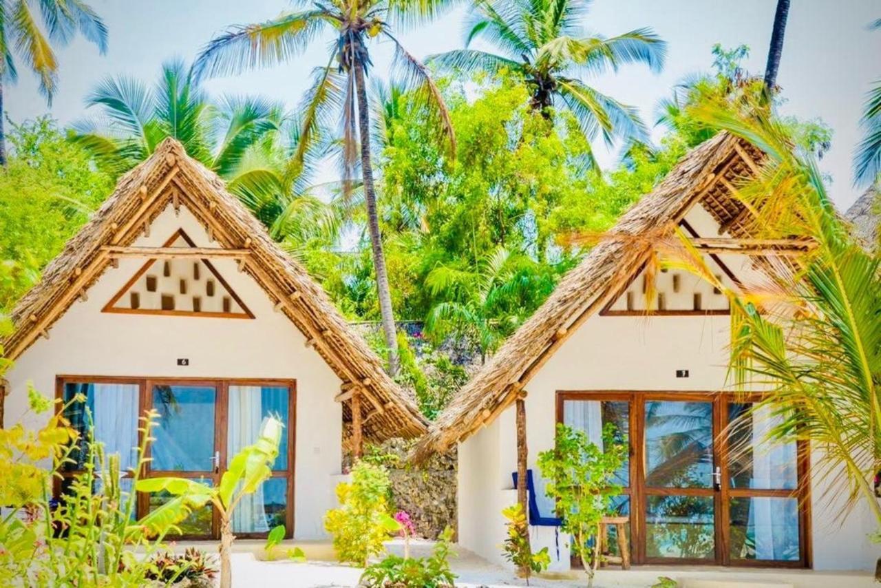 Mnana Beach Bungalows Pingwe Eksteriør billede