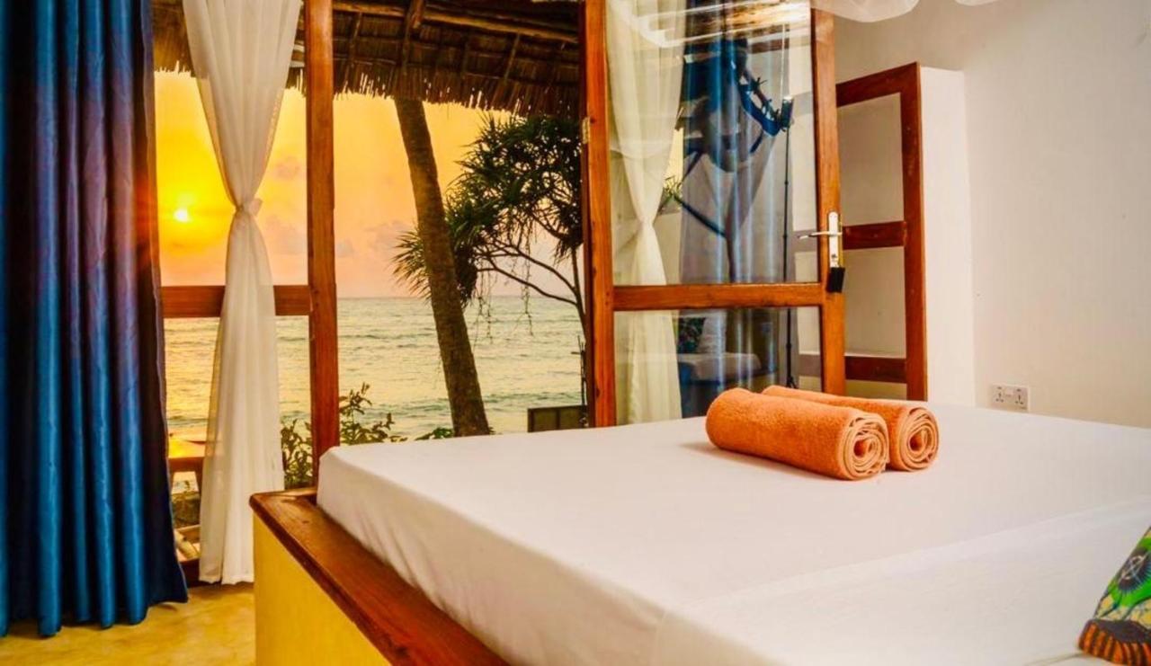 Mnana Beach Bungalows Pingwe Eksteriør billede