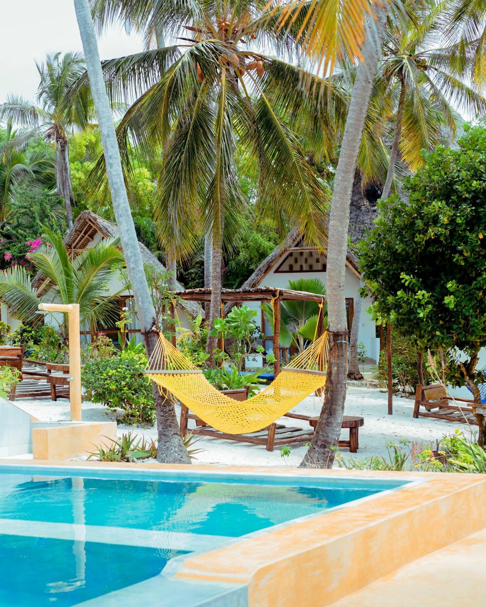 Mnana Beach Bungalows Pingwe Eksteriør billede