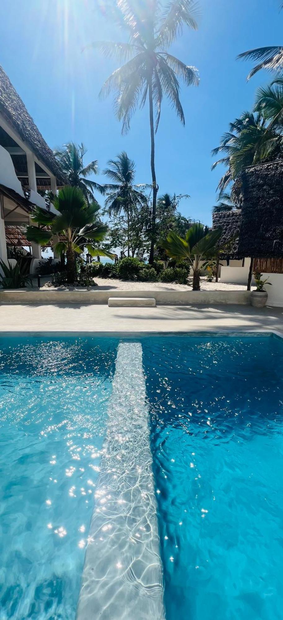 Mnana Beach Bungalows Pingwe Eksteriør billede