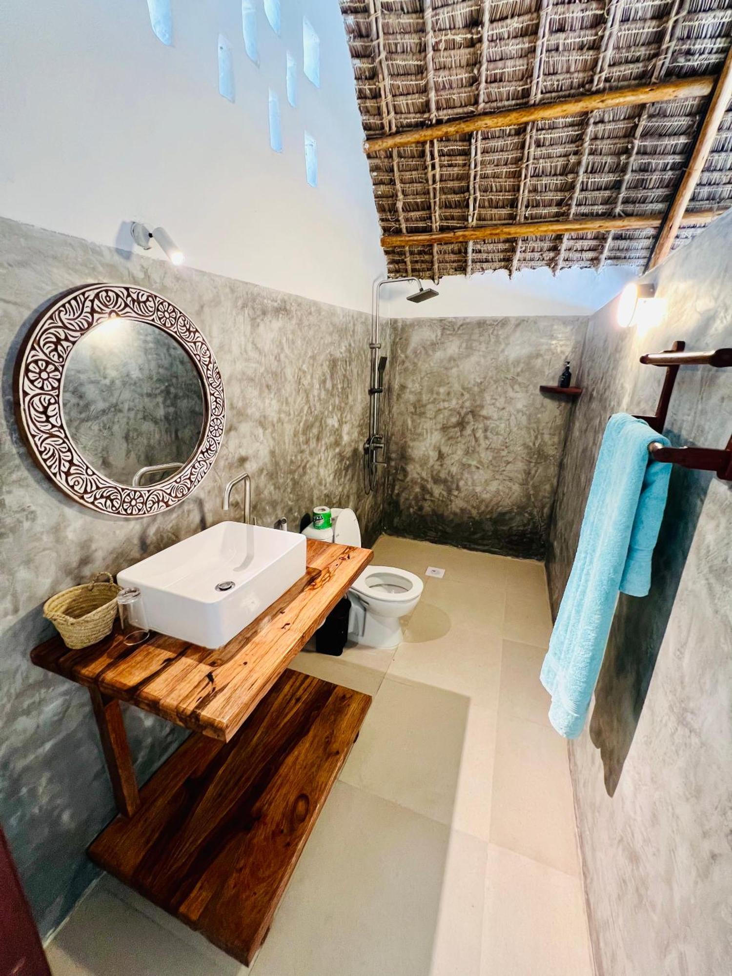Mnana Beach Bungalows Pingwe Eksteriør billede