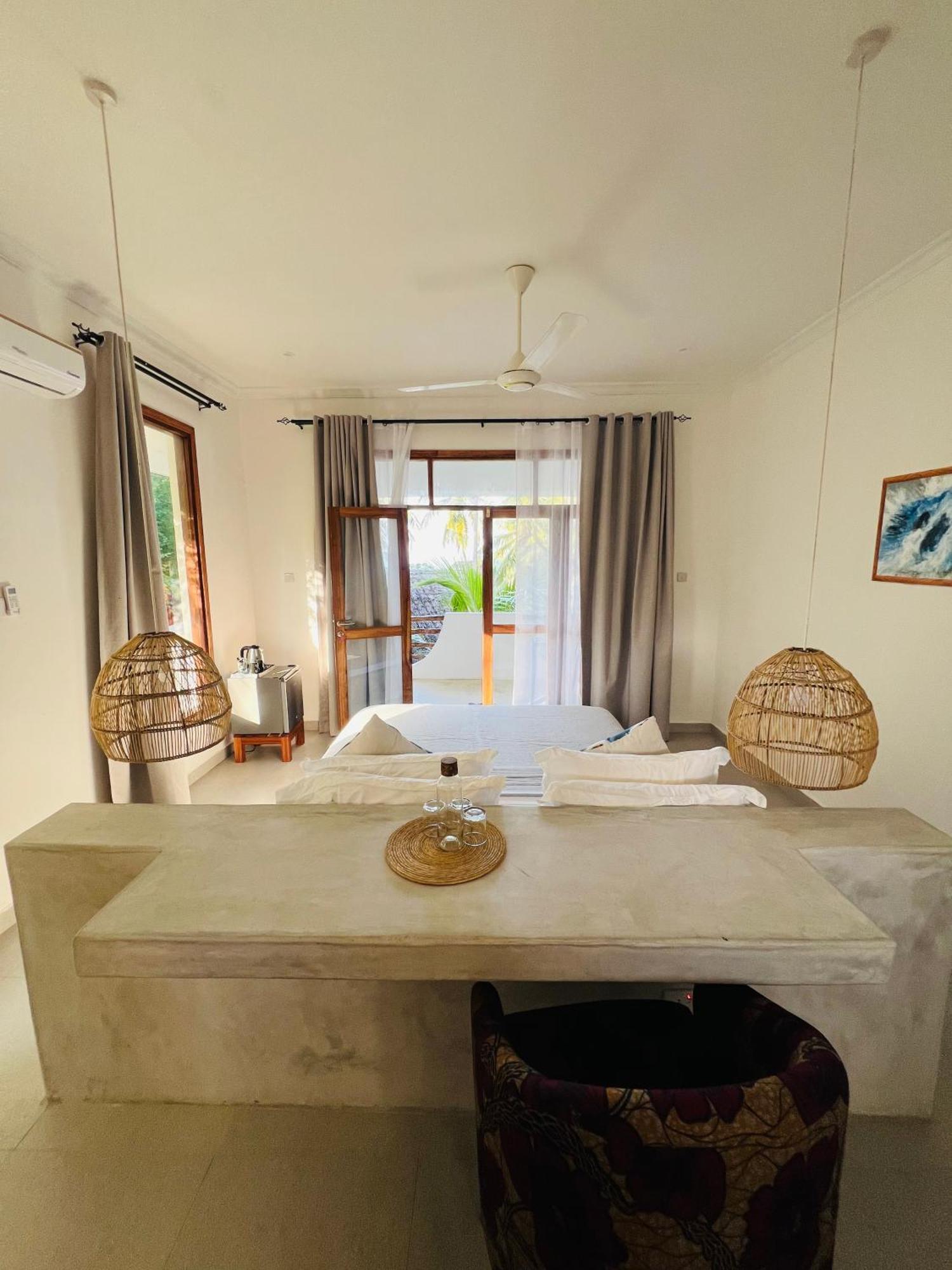 Mnana Beach Bungalows Pingwe Eksteriør billede