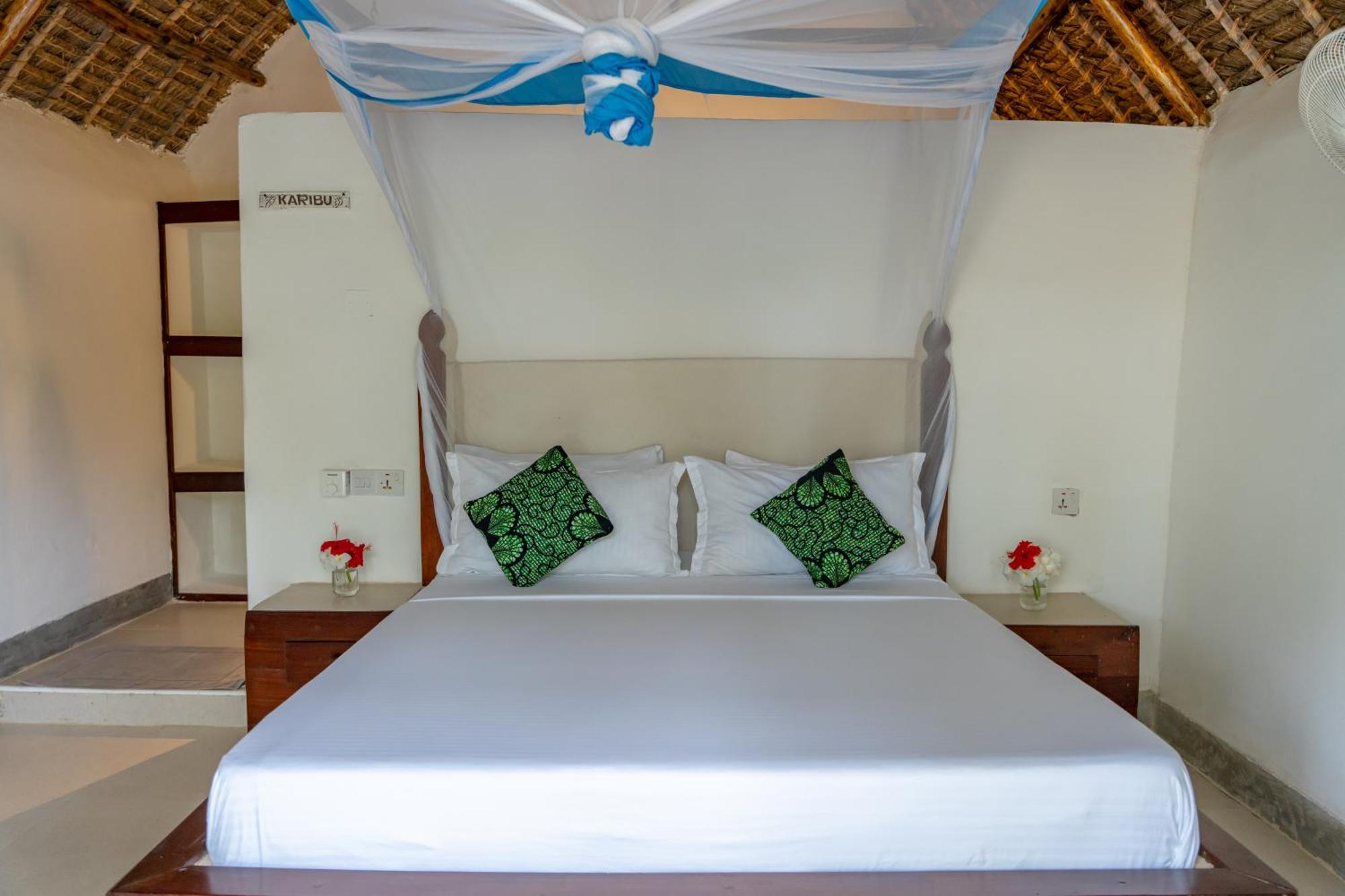 Mnana Beach Bungalows Pingwe Eksteriør billede