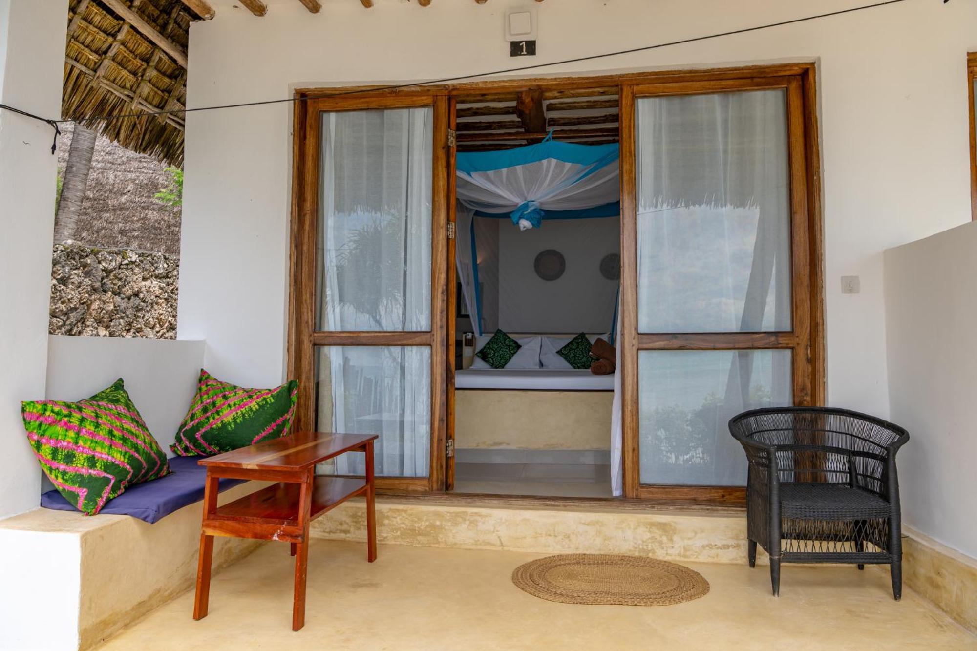 Mnana Beach Bungalows Pingwe Eksteriør billede