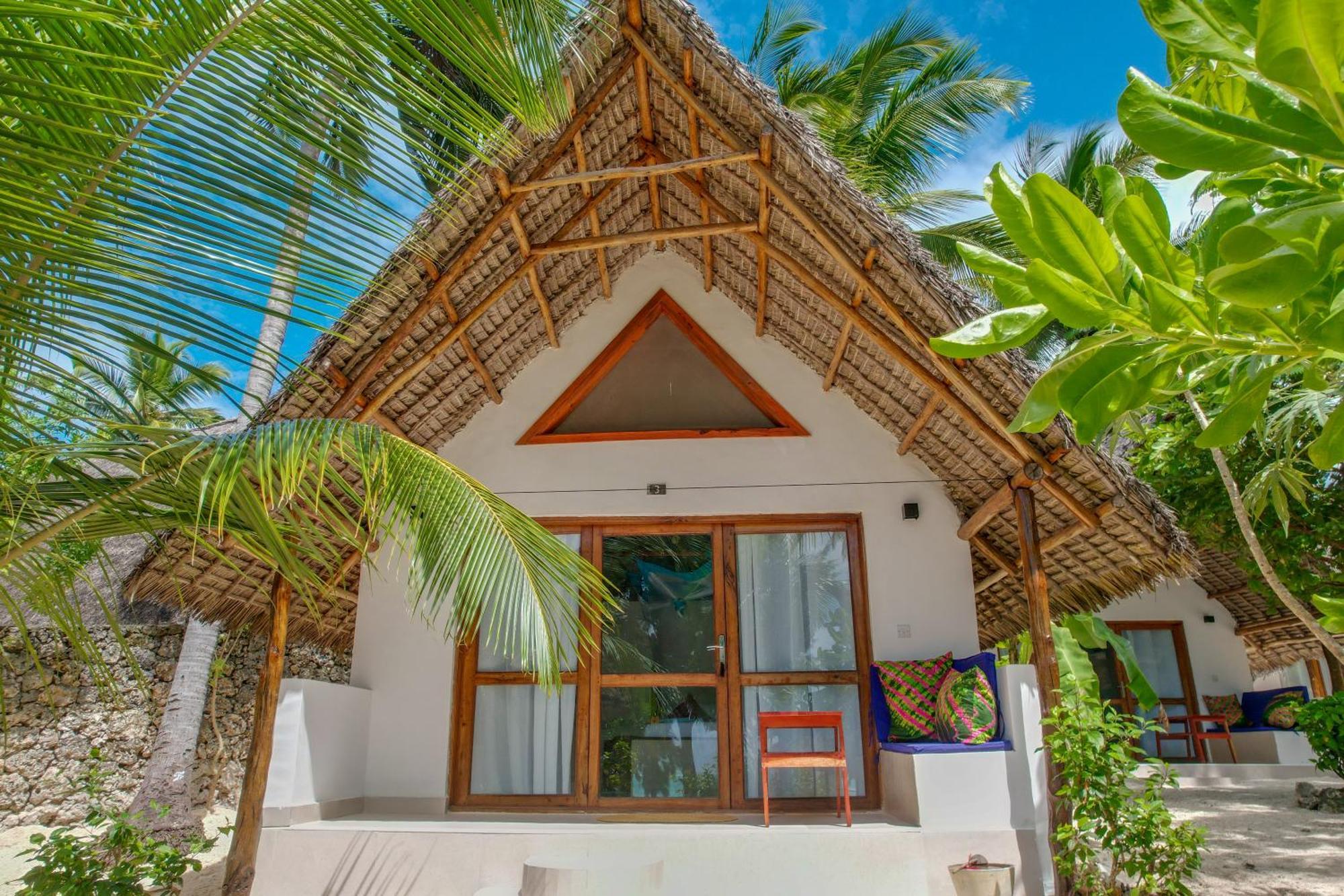 Mnana Beach Bungalows Pingwe Eksteriør billede