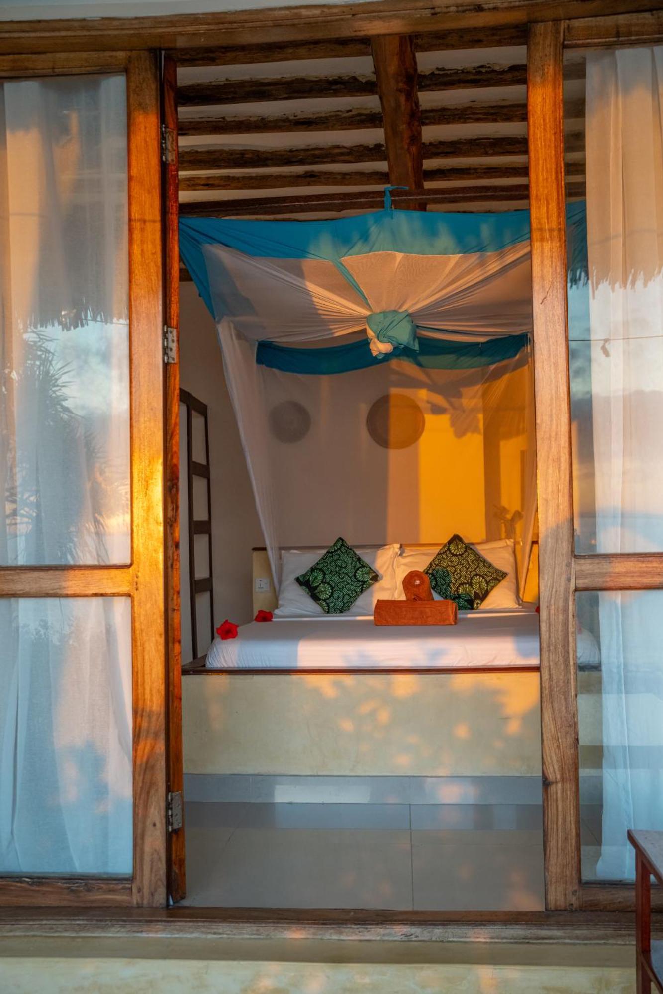 Mnana Beach Bungalows Pingwe Eksteriør billede